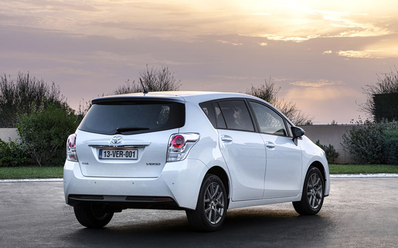 629_Toyota_Verso_rear_static Toyota Verso