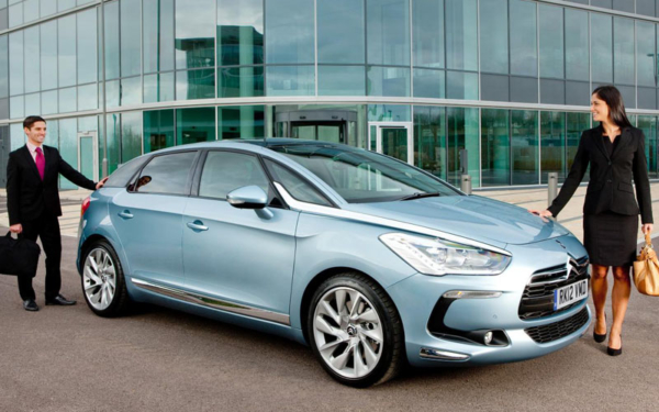 Citroen DS5 with business people