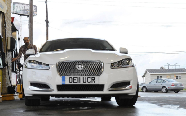1023_Jaguar_Refuelling Jaguar refuelling