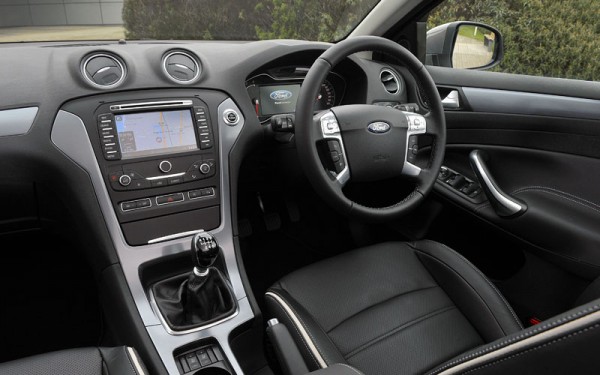 Ford Mondeo 2.0 TDCi 140PS Titanium X Business Edition leather interior