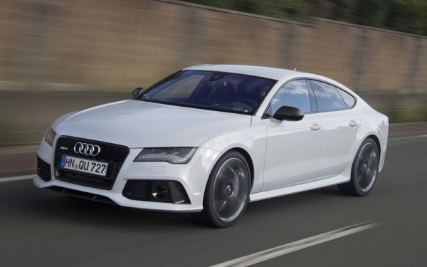 Audi RS7 review side view