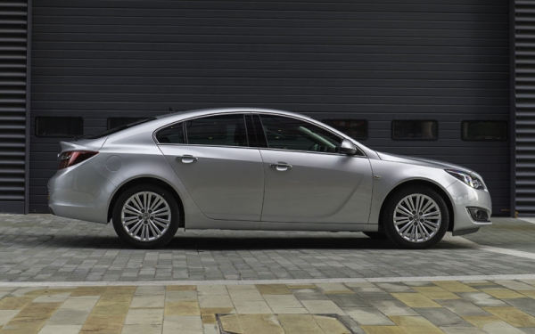 Vauxhall Insignia review profile