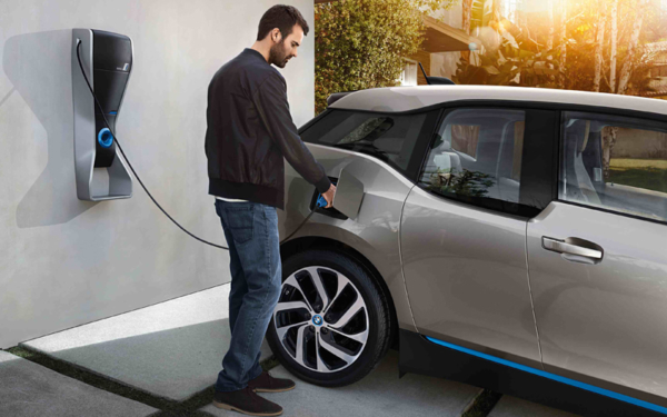 BMW_i3_Electric_Car_charging