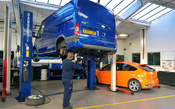 Ford_servicing