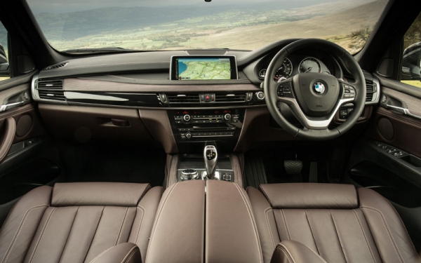 BMW_X5_M50D_car_review