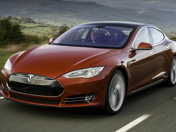 The first right-hand drive Model S versions have been delivered to UK buyers.