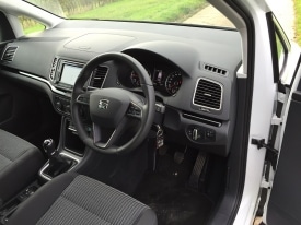 SEAT Alhambra cockpit