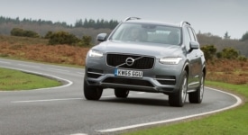 The Volvo XC90 T8 Momentum on the go