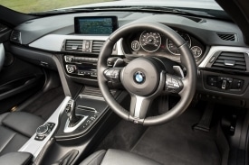 BMW 320d xDrive M Sport cockpit