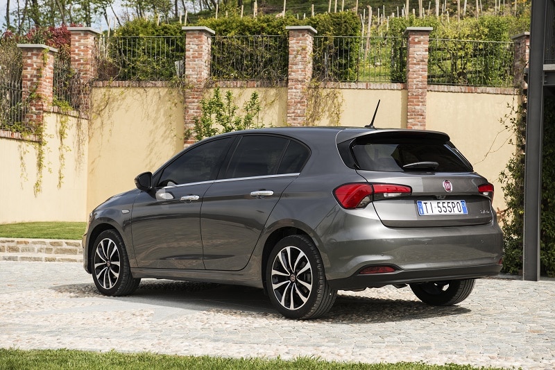 Rear quarter profile of the five-door as the Fiat Tipo badge bck